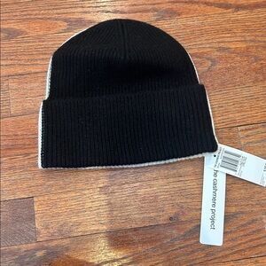 The Cashmere Project -Black and white cashmere hat
